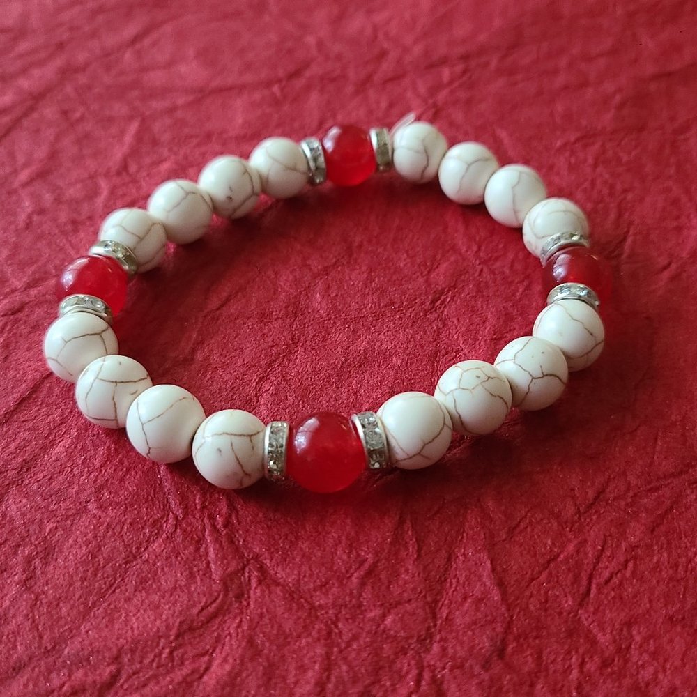 Howlite beaded bracelet 7 in long